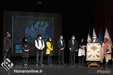 بازدید دکترسید مجتبی حسینی از نمایشگاه آثار سوزن‌دوزی معاصر ایران