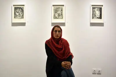 "التقشیر" معرض اللفنانة الإيرانية "سبيده صياد دريابخش" بـطهران