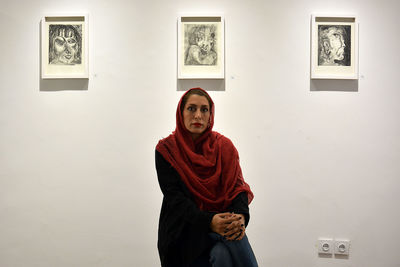 "التقشیر" معرض اللفنانة الإيرانية "سبيده صياد دريابخش" بـطهران