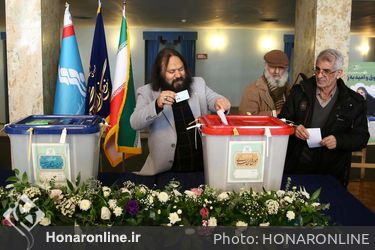 حضور اهالی فرهنگ و هنرمندان پای صندوق رای تالار وحدت