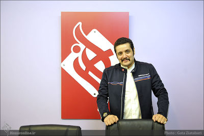 لایه‌های عجیب از زندگی نابغه قرن / روایت مهران رنجبر از نمایش "استیو جابز"