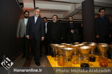 بازدید سید عباس صالحی و سیدمحمد مجتبی حسینی از نمایشگاه هنرهای تجسمی فجر