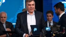 مدال کیفیت سال ۱۴۰۴ به علی سرتیپی اهدا شد/ ارتقای کیفیت در سینما و شبکه نمایش خانگی