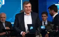 مدال کیفیت سال ۱۴۰۴ به علی سرتیپی اهدا شد/ ارتقای کیفیت در سینما و شبکه نمایش خانگی