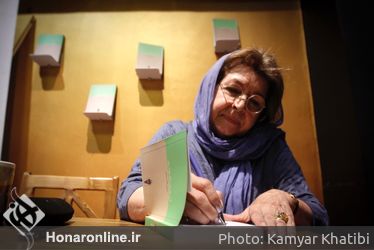 رونمايي از كتاب ليلي گلستان در شهر كتاب دانشگاه