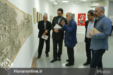 بازدید سید مجتبی حسینی از نمایشگاه آثار محمد ناصری پور