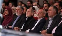 رئیس جمهور به تماشای «سیمرغ» نشست + تصاویر