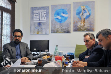 بازدید معاون هنری وزارت فرهنگ و ارشاد اسلامی از دبیرخانه سی و هفتمین جشنواره تیاتر فجر