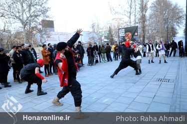 اجرای نمایش‌ «آکوستیک مین» در چهل و یکمین جشنواره تئاتر فجر - پهنه رودکی