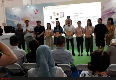Hamideh Khosravian honored at Ananas Illustration Exhibition