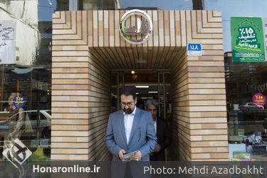 بازدید سیدمحمد مجتبی حسینی از نمایشگاه فریبا بروفر