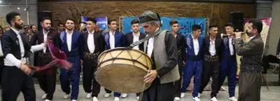 Ethnic music in 5 main subway stations