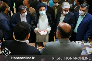 بازدید رئیس جمهور از سی و سومین نمایشگاه بین المللی کتاب تهران