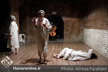 نمایش "یک مساوی چهار" در تماشاخانه دا‎