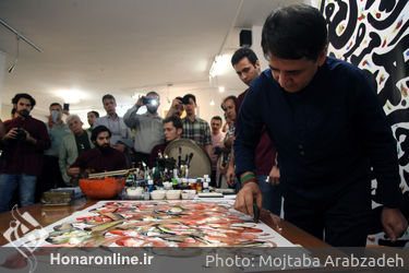 پرفورمنس کالیگرافی مهدی حاجی محمدی فریمانی در گالری ترانه باران
