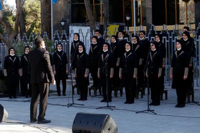 گروه «فرزندان ایران» سرود «یار دبستانی» را اجرا کرد