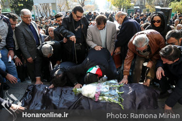 تشییع پیکر احمدرضا دالوند در خانه هنرمندان