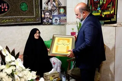 مشاور وزیر فرهنگ به دیدار مادر شهید عرصه رسانه رفت 