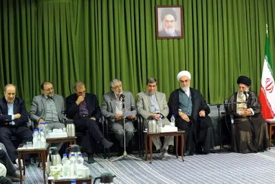 شعر شرافتمندانه در دعوای حق و باطل بی‌طرف نیست / رهبر معظم انقلاب در دیدار اهالی فرهنگ‌ و‌ ادب