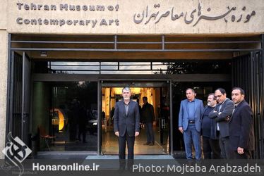 بازدید وزیر ارشاد از نمایشگاه دوسالانه مجسمه سازی در موزه هنرهای معاصر