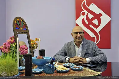 منصور ضابطیان: سفرنامه‌نویسی را خوب یاد گرفته‌ام / علاقه‌ زیادی به آداب و رسوم نوروز دارم / کتاب‌ "بی‌زمستان" تا نیمه سال چاپ می‌شود   
