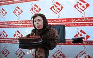 لیلى گلستان با ٥٠ فرزند شمع ٧١ سالگى‌اش را فوت کرد / کادوى خاص تولد خانم گلستان تجسمى و ترجمه!