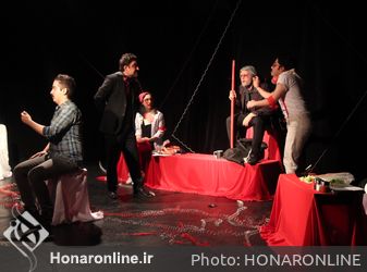 نمایش "حضار قیام کنند" در تماشاخانه استاد مشایخی