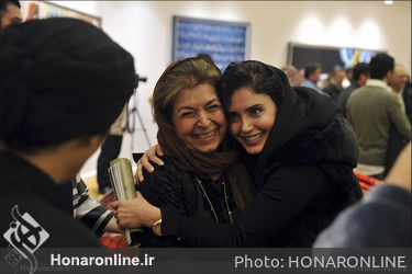 بازدید هنرمندان از آثار دهمین حراج تهران