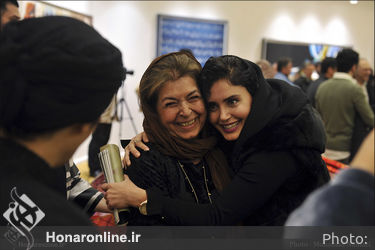 بازدید هنرمندان از آثار دهمین حراج تهران