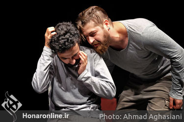 نمایش "به من میگن مک کِنا" در تماشاخانه مهرگان