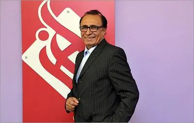 ادبیات ما بوی خدا می دهد / شاملو و فروغ در برنامه مشاعره؟ / گفت‌وگوی هنرآنلاین با اسماعیل آذر