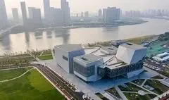 ۱۰ مدرسه و ساختمان آموزشی برتر سال ۲۰۲۱ | مهدکودک چوبی در اتریش تا مدرسه بیضی‌شکل در هند