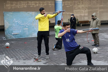 اجرای نمایش‌ خیابانی «چرخیدن» در چهل و یکمین جشنواره تئاتر فجر