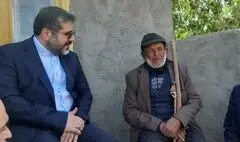 وزیر فرهنگ به دیدار هنرمند آواز ایرانی رفت | اهدای نشان درجه یک هنری به هنرمند خودآموخته شهرضایی