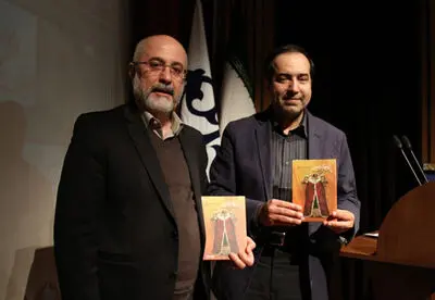 رمان طنز "دموکراسی یا دموقراضه" با حضور مرادخانی و انتظامی رونمایی شد
