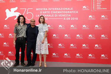 095 Monk Serrell-Freed_ Amir Naderi and Sophie Lane Curtis attend Magic Lantern photocall during the 75th Venice Film Festival