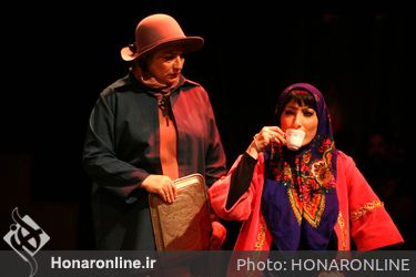 نمایش "پشت دیوار عمارت" در تماشاخانه سرو