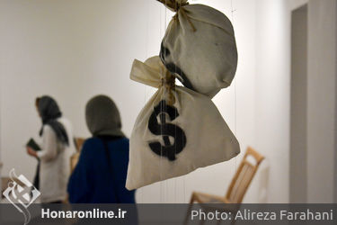 نقاشی چیدمان‌های سحر سیدنژاد با عنوان "شبحی بر جهان سایه افکنده است" در گالری دید 