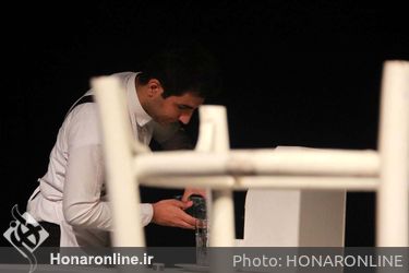 نمایش "ظَمان، مَکان، ذَبان" در خانه نمایش مهرگان