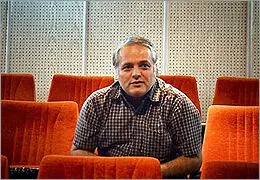 نمایشنامه‌خوانی منوچهر اکبرلو در مدارس تهران / چه کتاب‌های تئاتری برای کودکان منتشر می‌شود؟