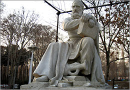 خیام پوچ‌گرا نیست او را در مقام تحیر ببینیم