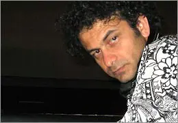 نمایش ˝در˝ به جشنواره تئا‌تر اشتوتگارت آلمان می‌رود/ مهدی مشهور در گفت‌وگو با هنرآنلاین
