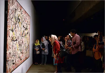نمایشگاهی برای تعمق / ۲۶ اثر از بر‌ترین هنرمندان انتزاعی جهان در موزه هنرهای معاصر روی دیوار رفت
