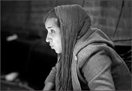 ˝آدم آدم است˝، نمایش سرباز سازی در دنیای معاصر/ ندا شاهرخی در گفت‌وگو با هنرآنلاین