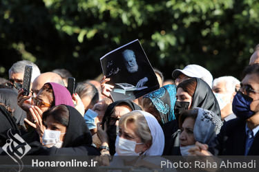 مراسم تشیع پیکر هوشنگ ابتهاج از مقابل تالار وحدت 