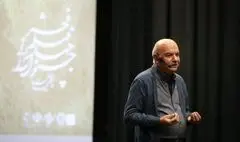 هنرمند از کوچک‌ترین جزییات، روایت بزرگ می‌سازد
