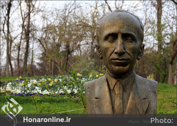 ZjE4ZGEzNDU3