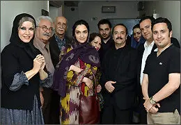 میترا حجار، داریوش اسدزاده و کیوان ساکت به تماشای "تانگوی تخم مرغ داغ" نشستند