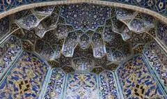 مقرنس؛ پایه تصویری هنر اسلامی و از پیچیده‌ترین عناصر تزئینی معماری سنتی