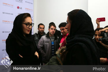 نمایشگاه عکس‌های نیکی کریمی در گالری اعتماد باغ نگارستان